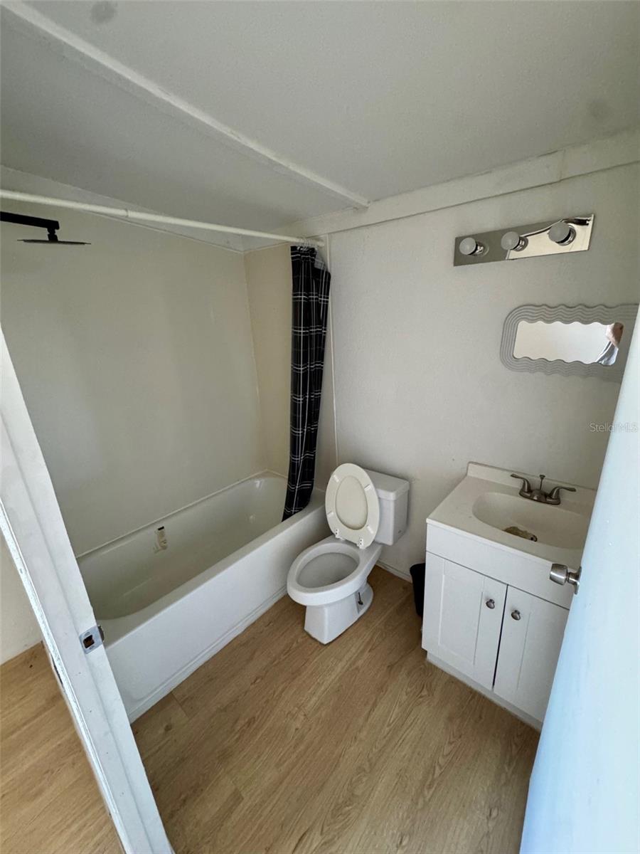 Image 12 of 17 For 7700 Vine Street