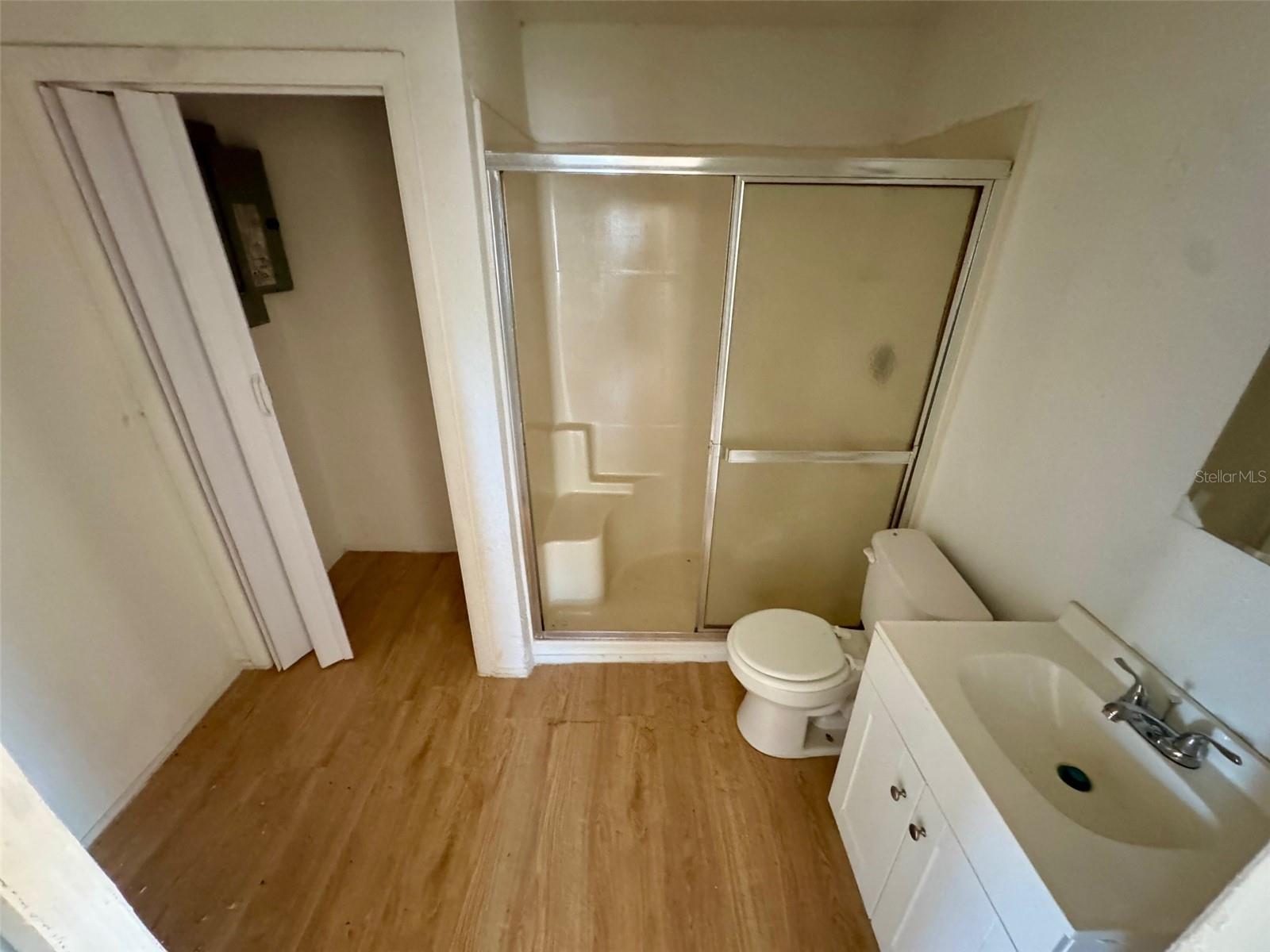 Image 14 of 17 For 7700 Vine Street