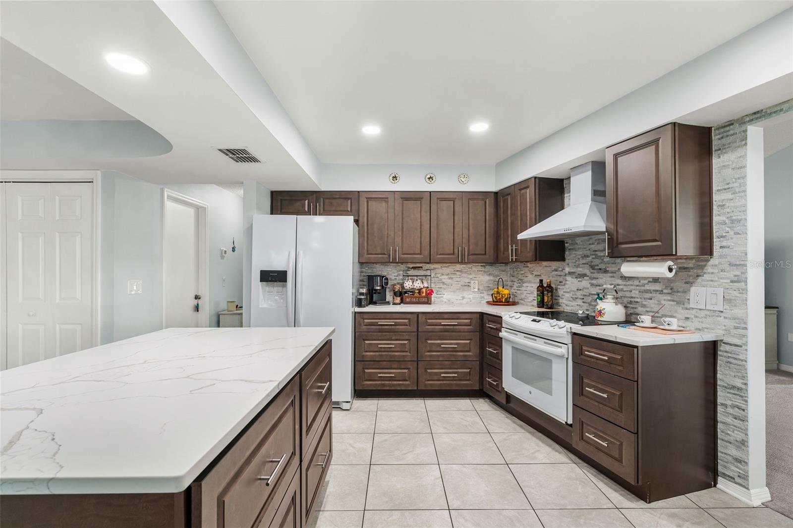 Image 18 of 43 For 2715 Berryknoll Place