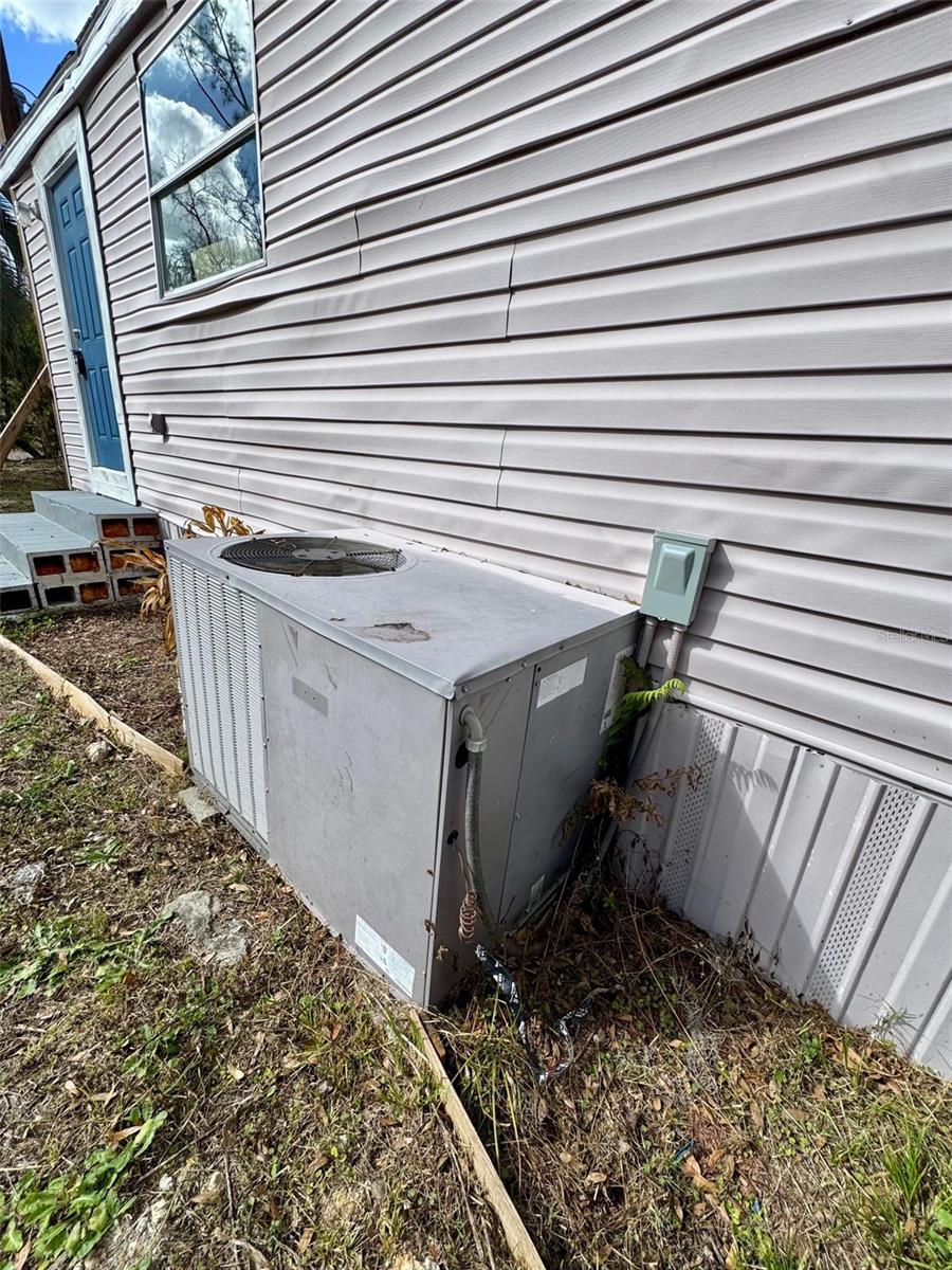 Image 7 of 18 For 26931 Deacon Loop