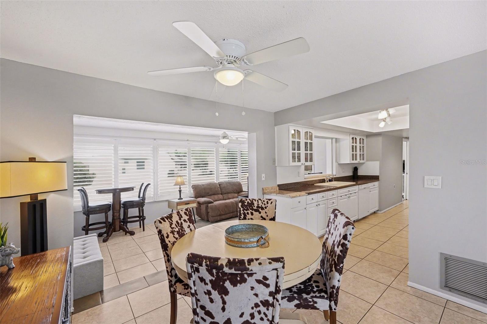 Image 10 of 30 For 4561 Great Lakes Drive S