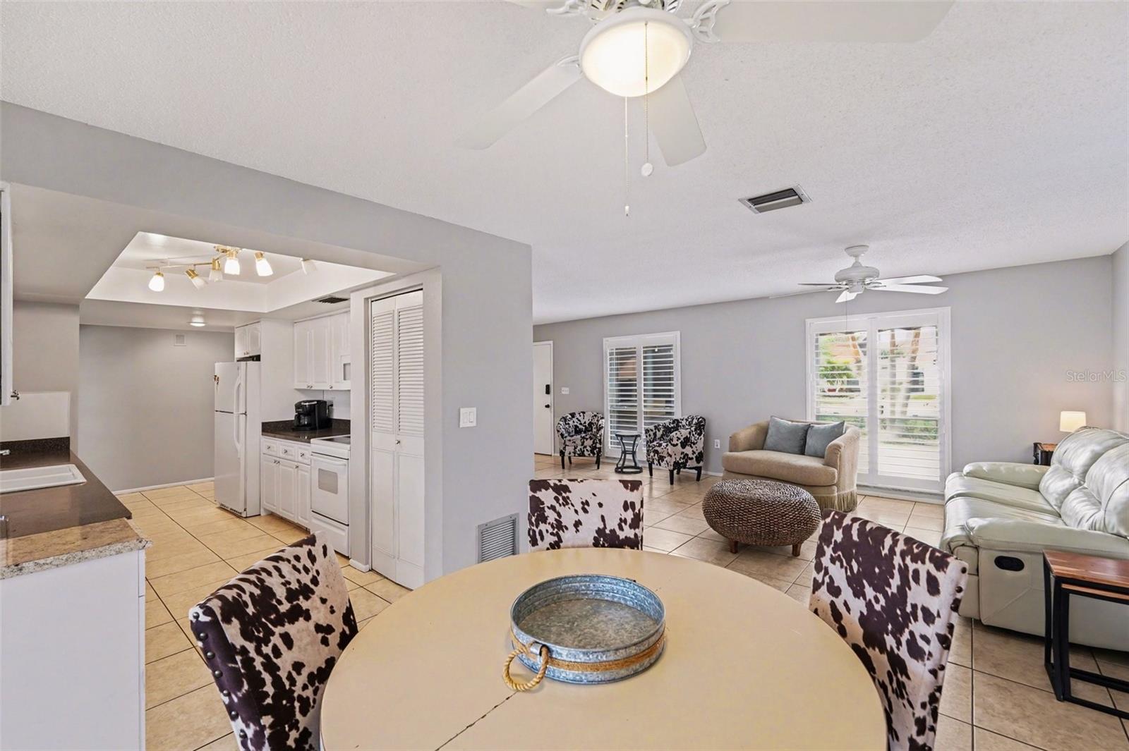 Image 12 of 30 For 4561 Great Lakes Drive S