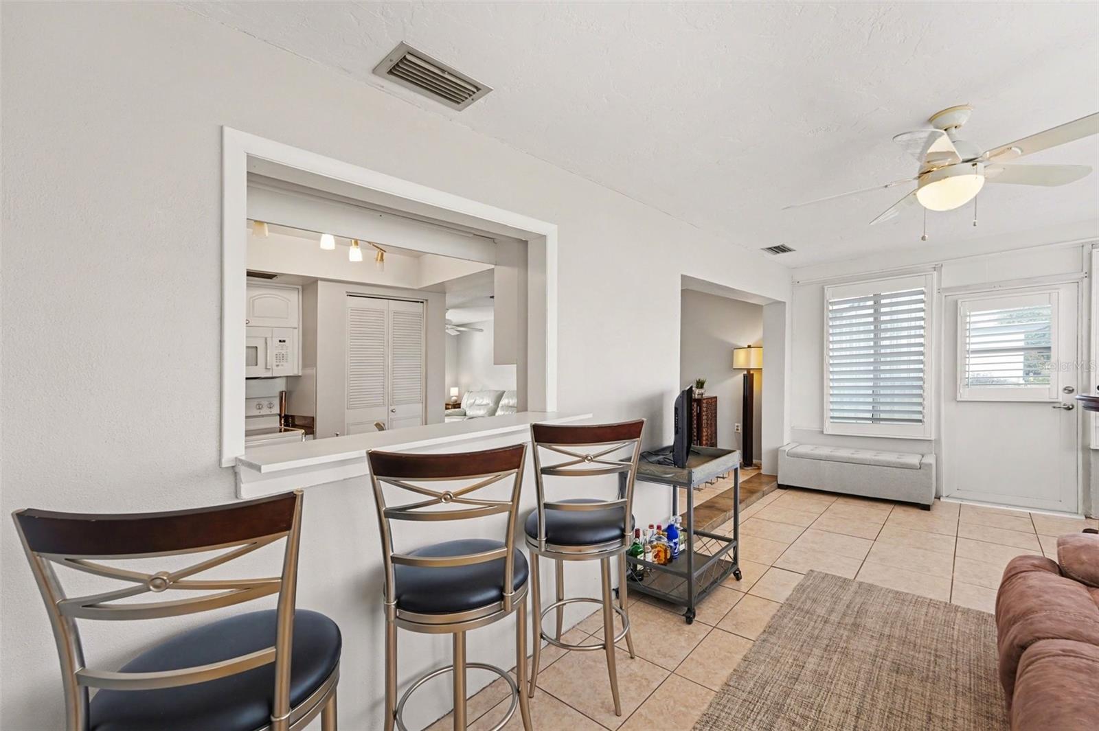 Image 13 of 30 For 4561 Great Lakes Drive S