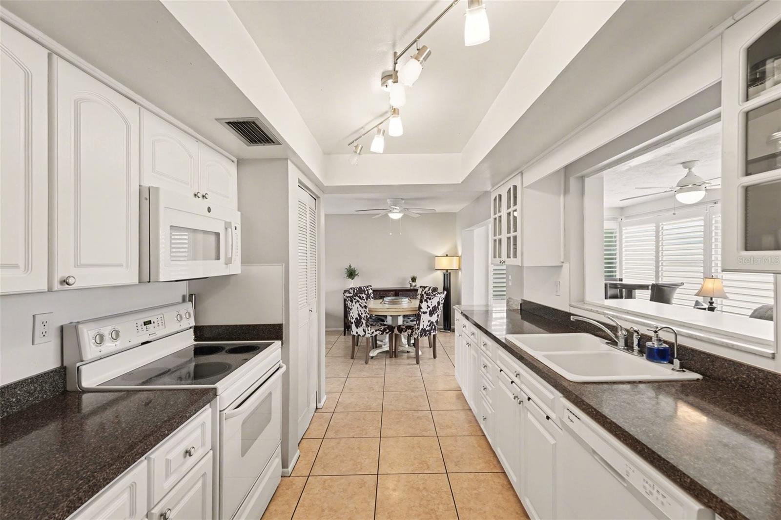 Image 15 of 30 For 4561 Great Lakes Drive S