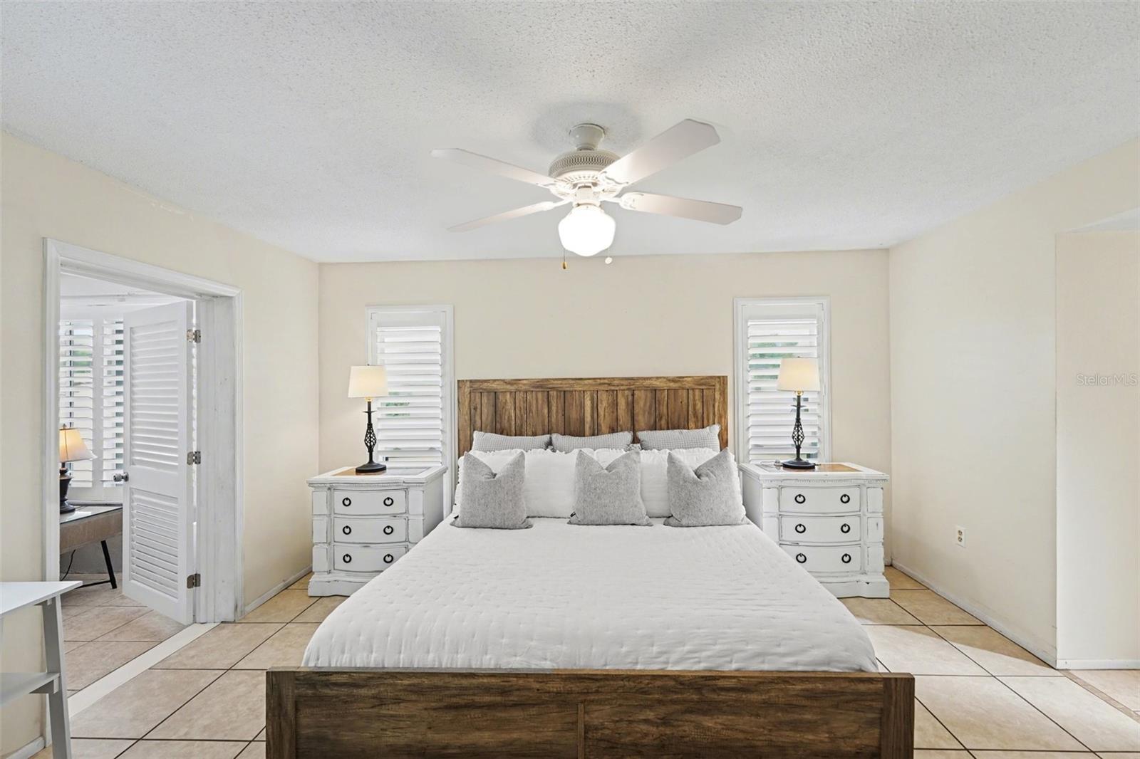 Image 17 of 30 For 4561 Great Lakes Drive S