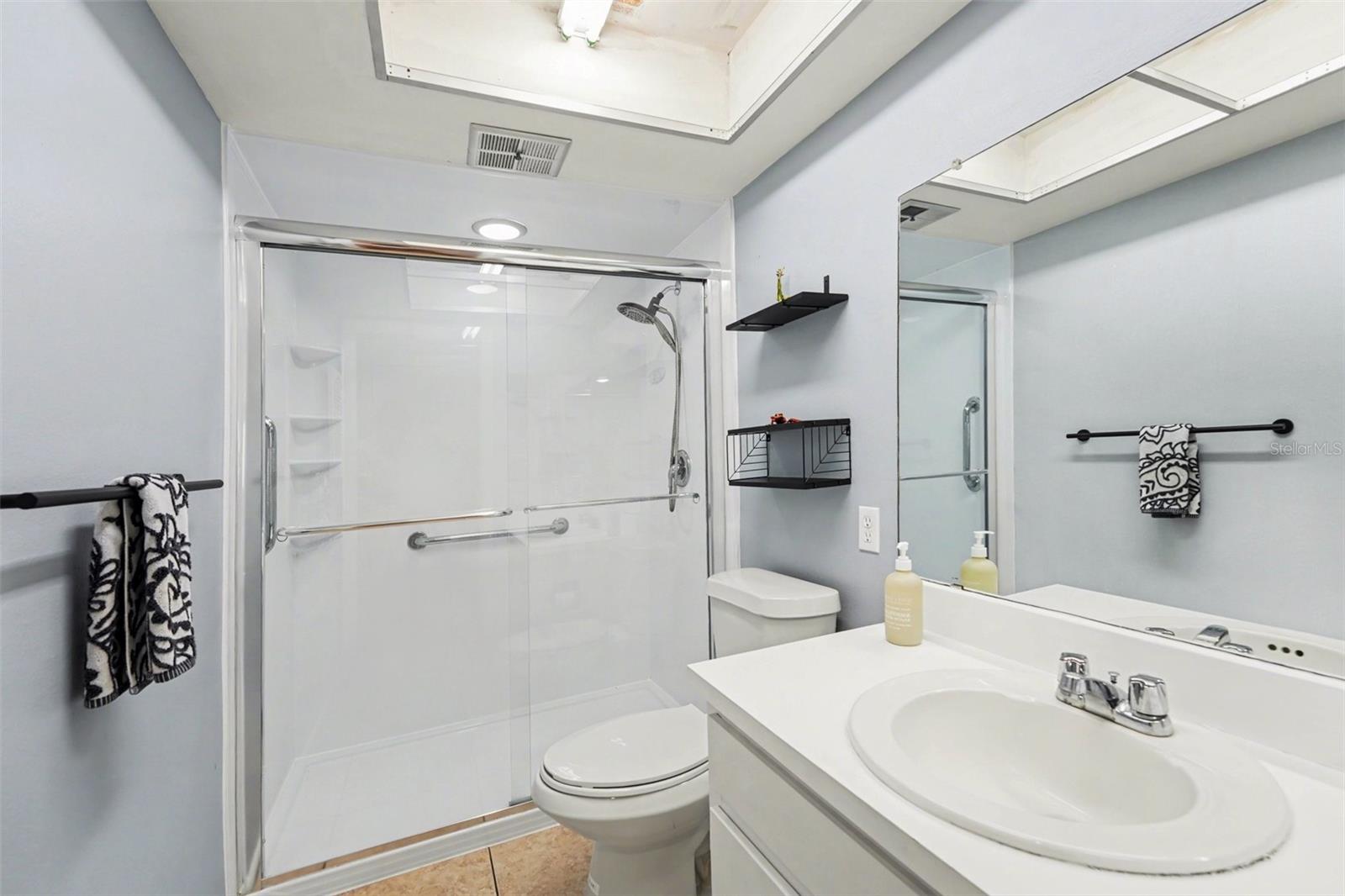 Image 23 of 30 For 4561 Great Lakes Drive S