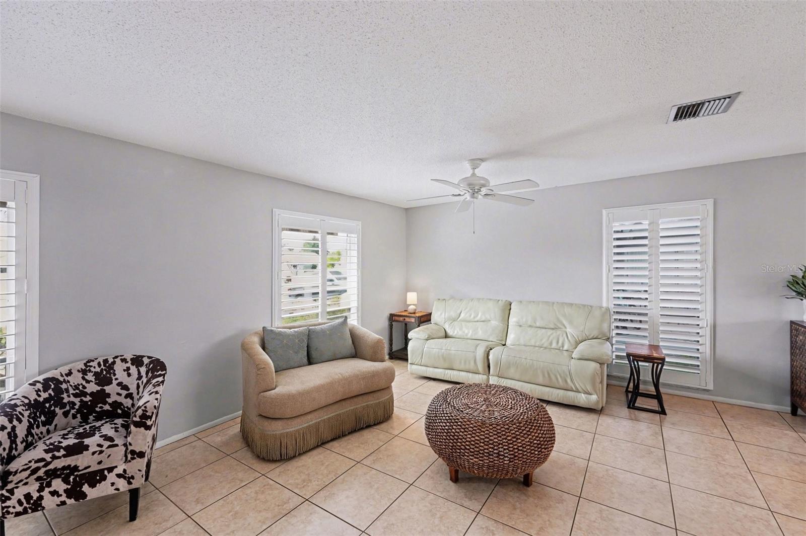 Image 5 of 30 For 4561 Great Lakes Drive S