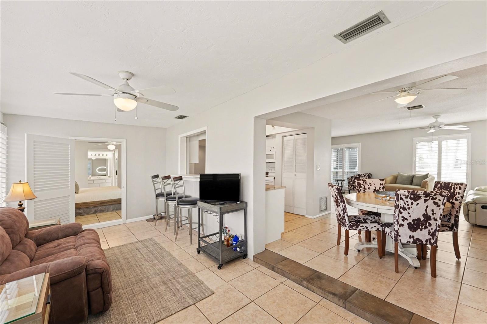 Image 8 of 30 For 4561 Great Lakes Drive S