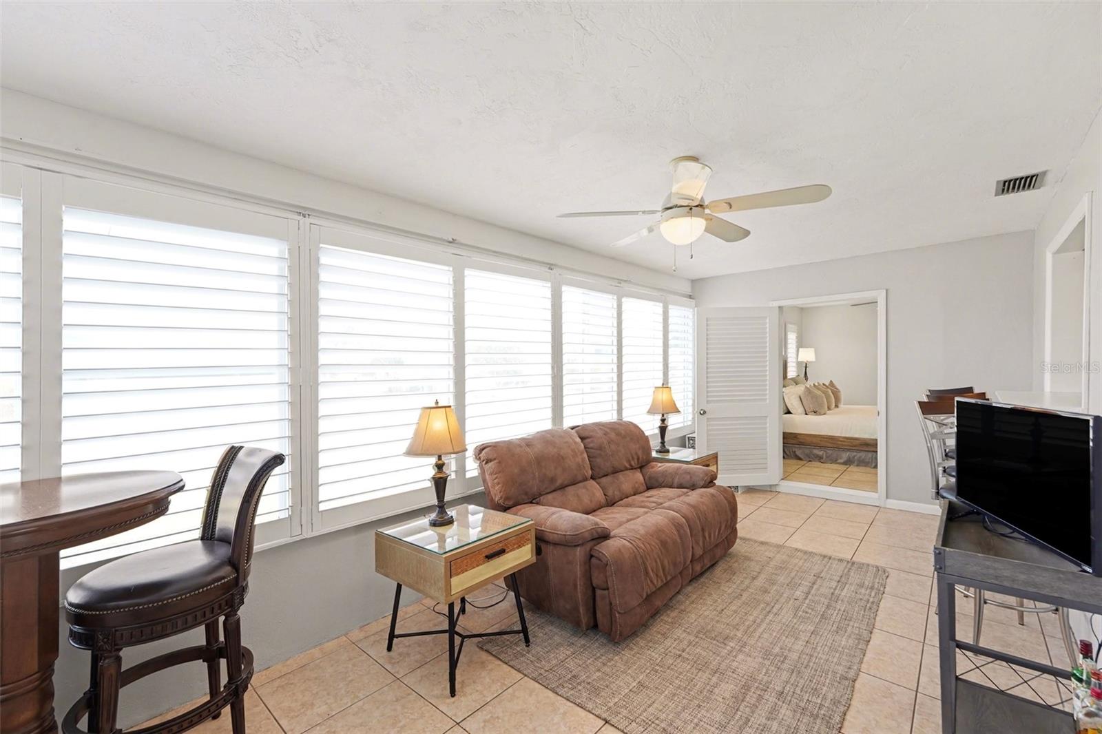 Image 9 of 30 For 4561 Great Lakes Drive S