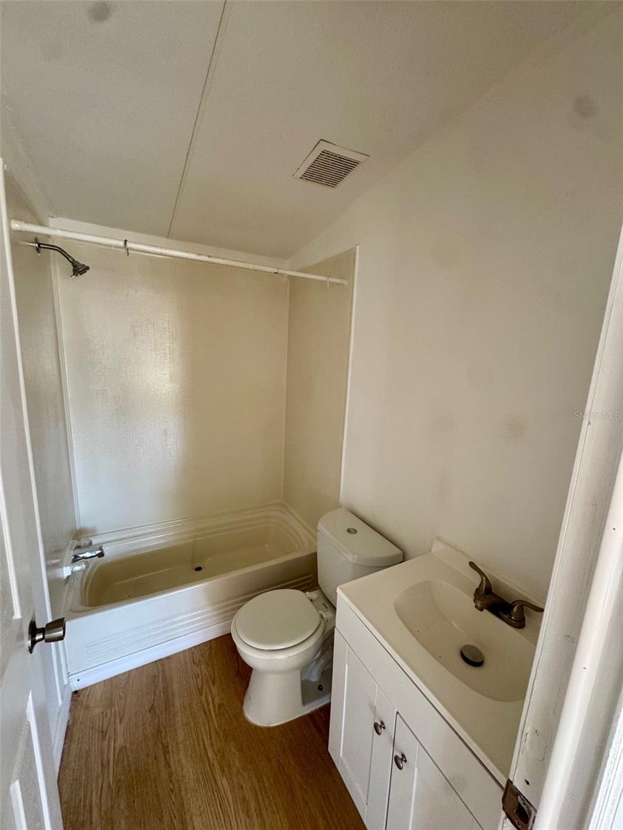 Listing photo id 8 for 6240 Woodsman Drive