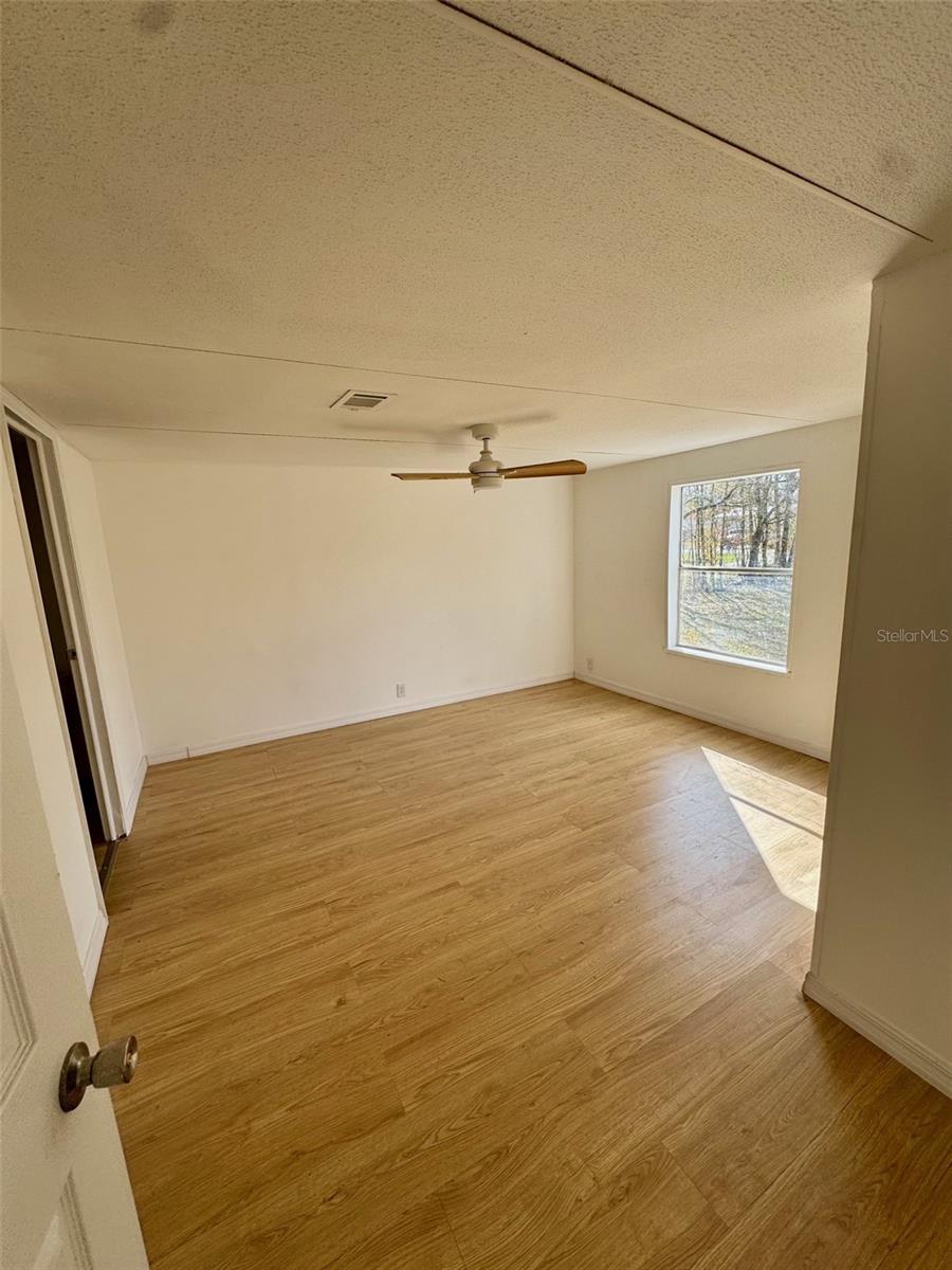 Listing photo id 9 for 6240 Woodsman Drive