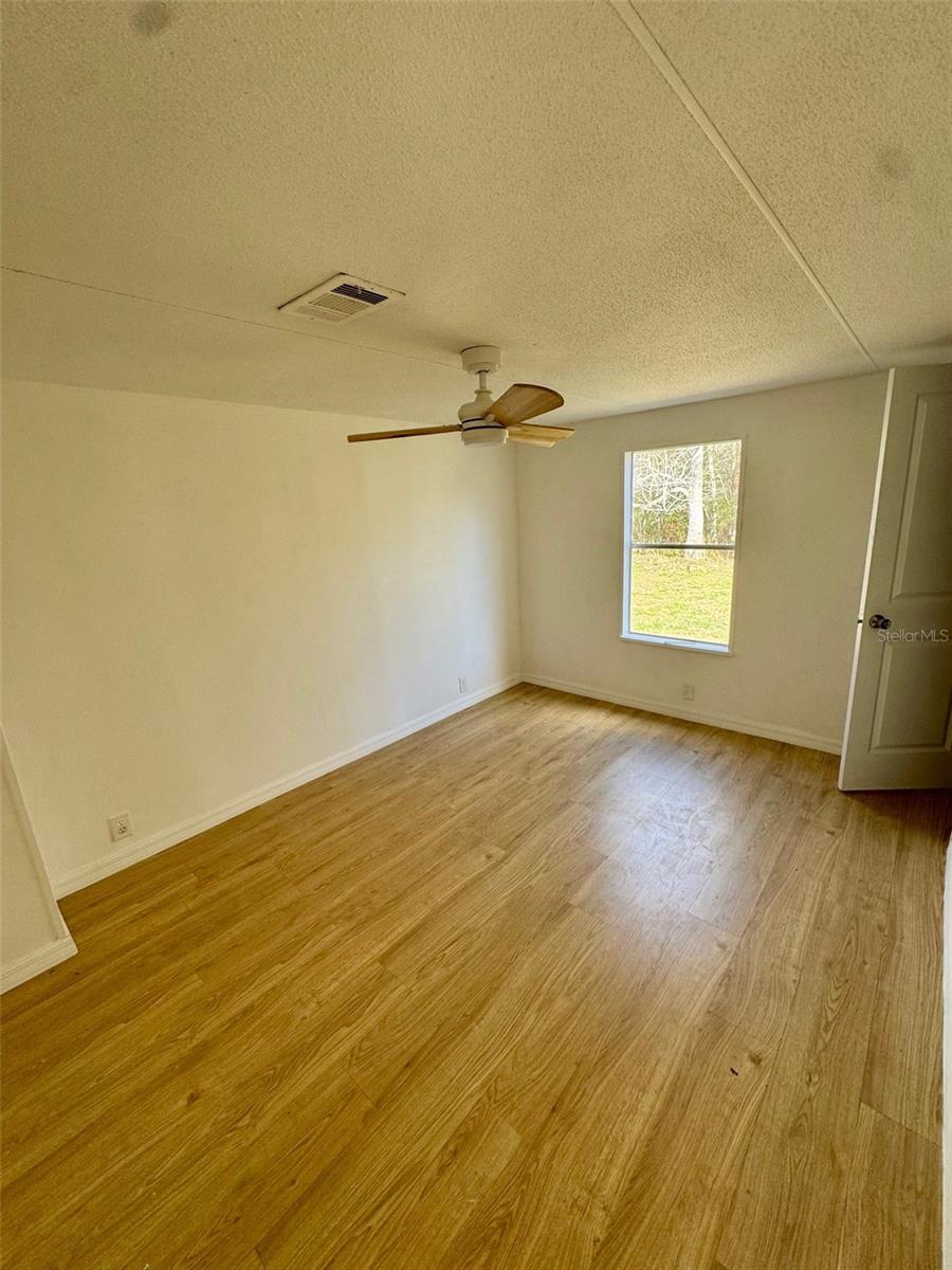 Listing photo id 12 for 6240 Woodsman Drive