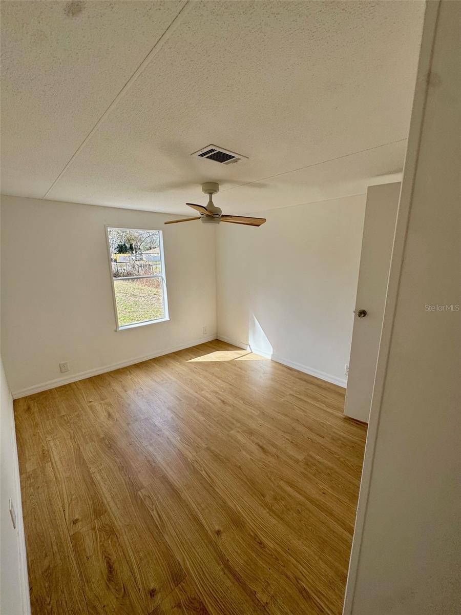 Listing photo id 13 for 6240 Woodsman Drive