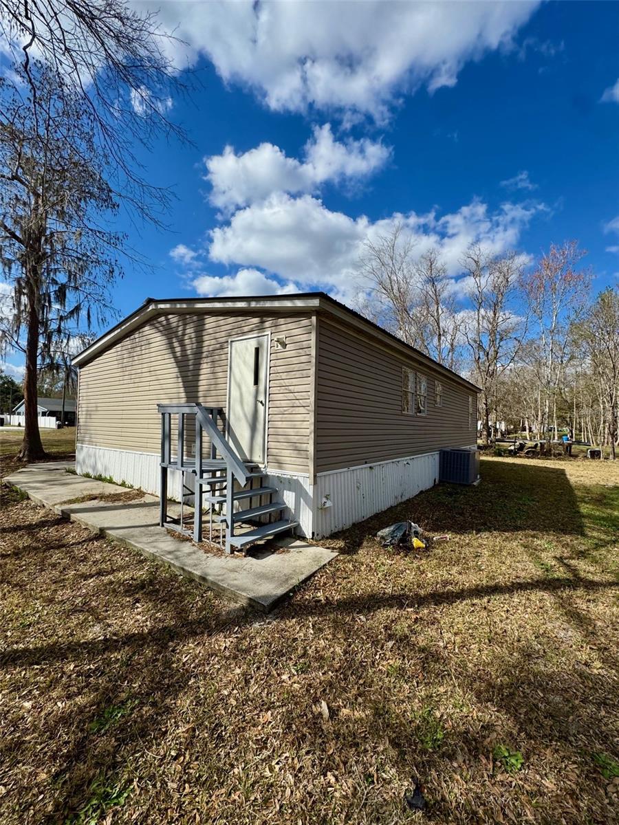 Listing photo id 3 for 6240 Woodsman Drive