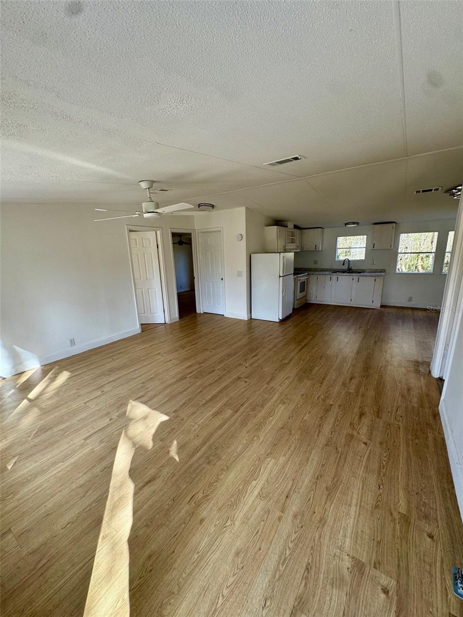 Listing photo id 4 for 6240 Woodsman Drive