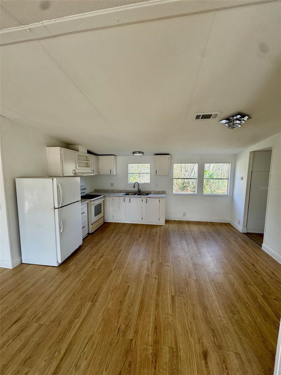 Listing photo id 5 for 6240 Woodsman Drive