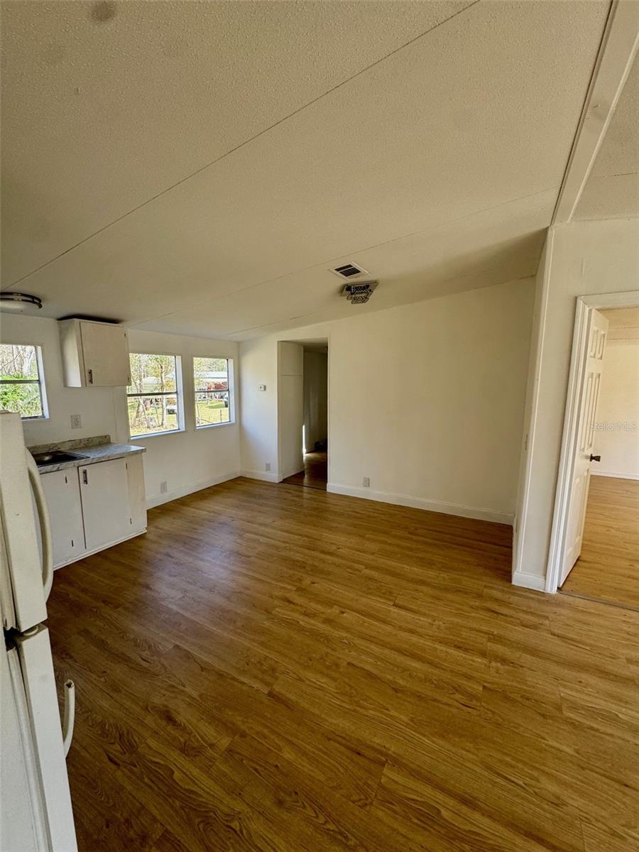 Listing photo id 6 for 6240 Woodsman Drive