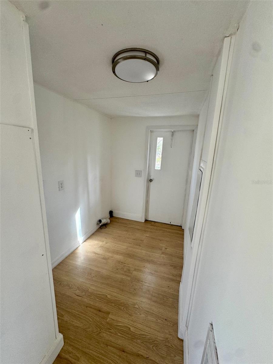 Listing photo id 7 for 6240 Woodsman Drive