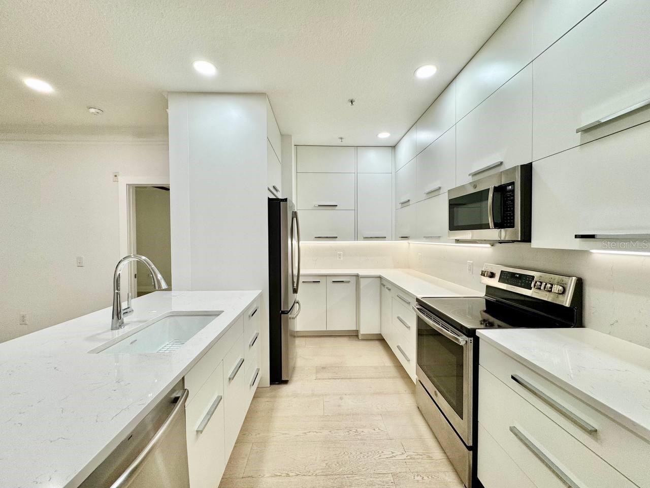 Image 6 of 33 For 4207 Dale Mabry Highway 5110