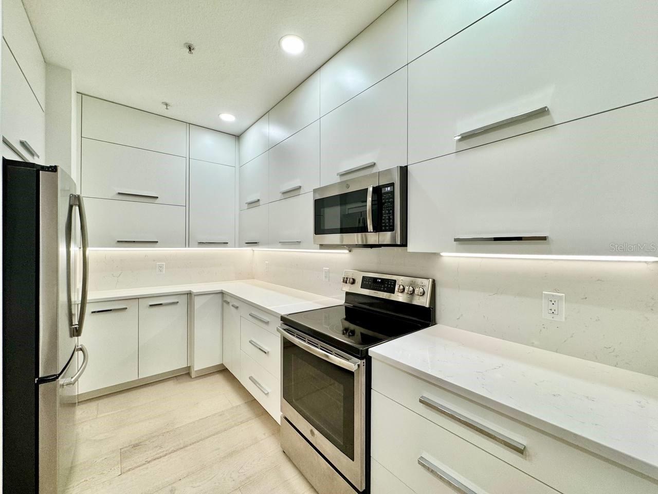 Image 7 of 33 For 4207 Dale Mabry Highway 5110