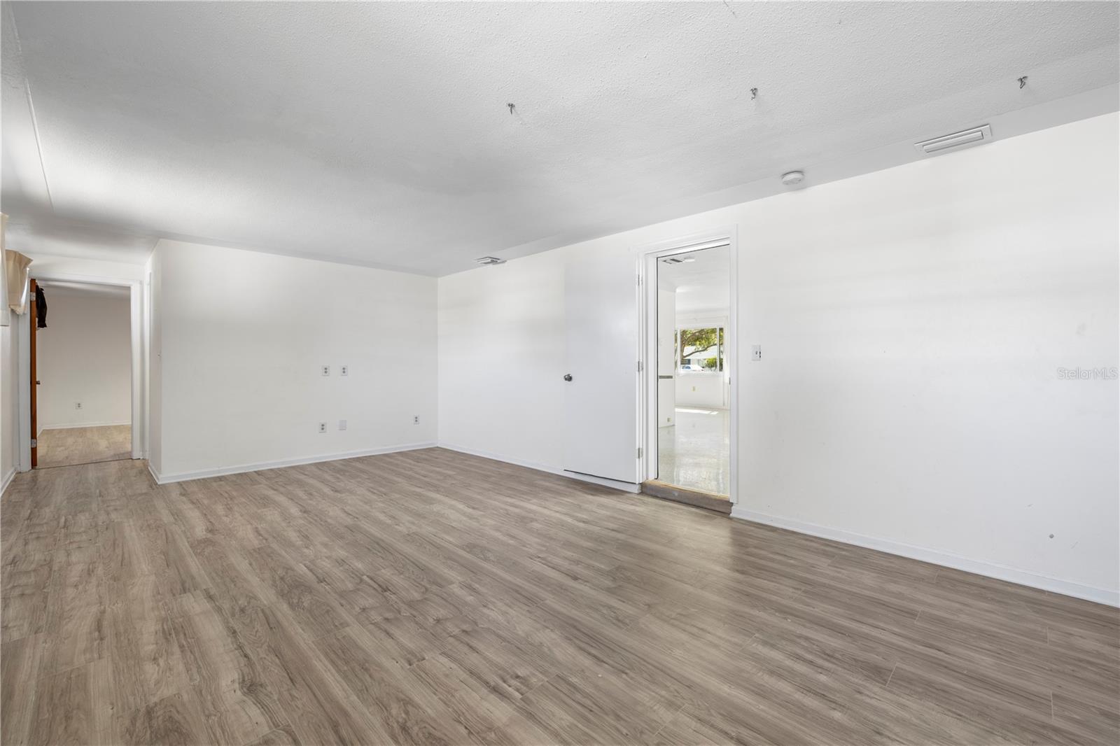 Image 12 of 19 For 5589 46th Avenue N