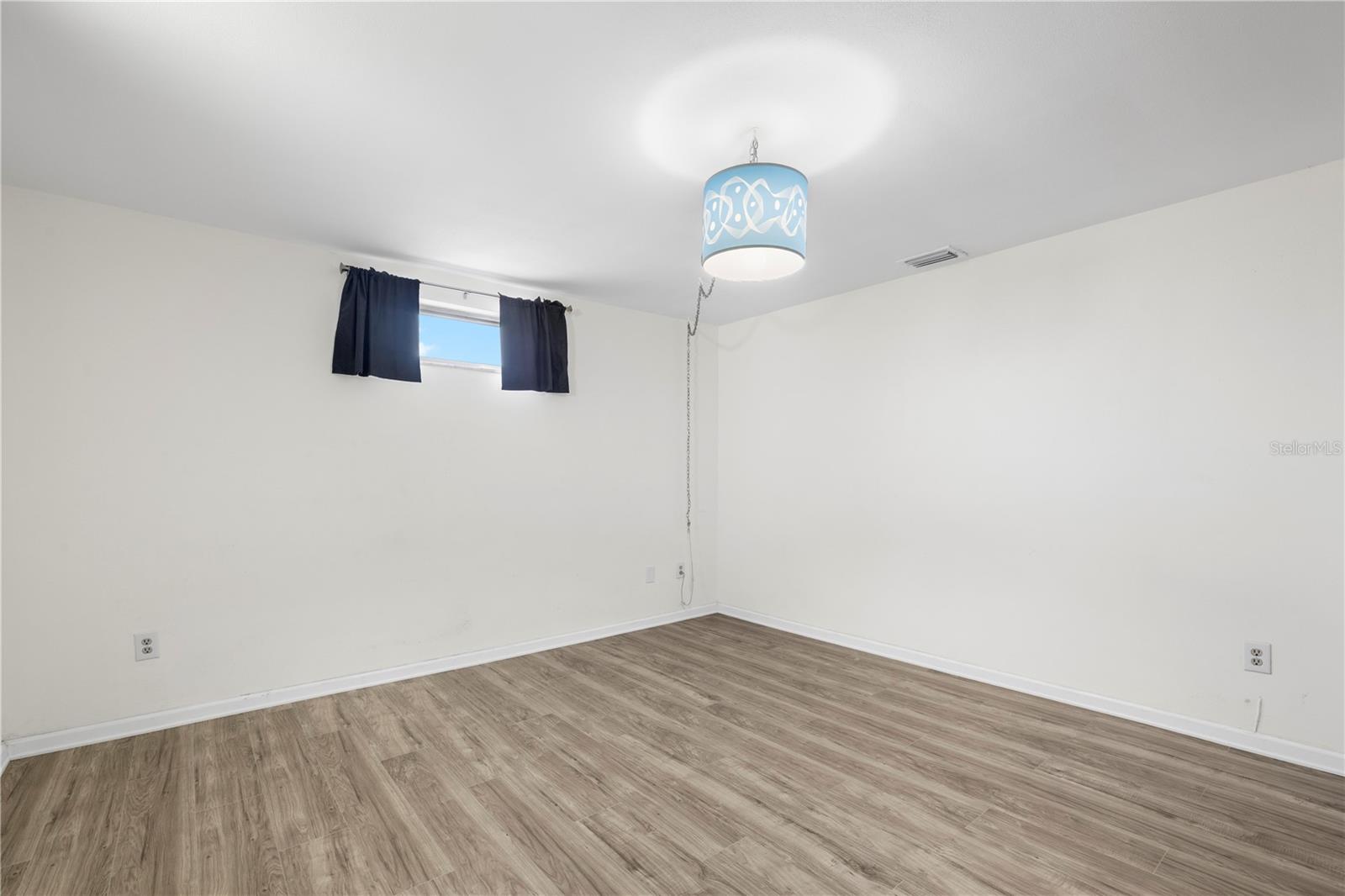 Image 13 of 19 For 5589 46th Avenue N