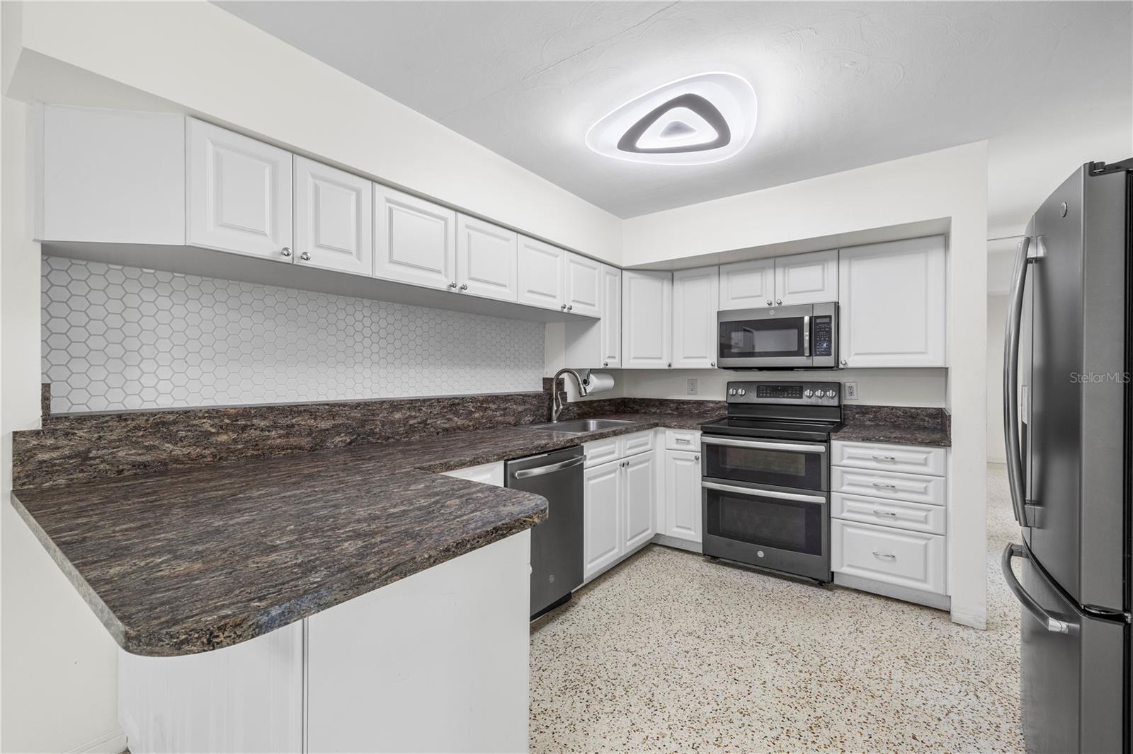 Image 3 of 19 For 5589 46th Avenue N