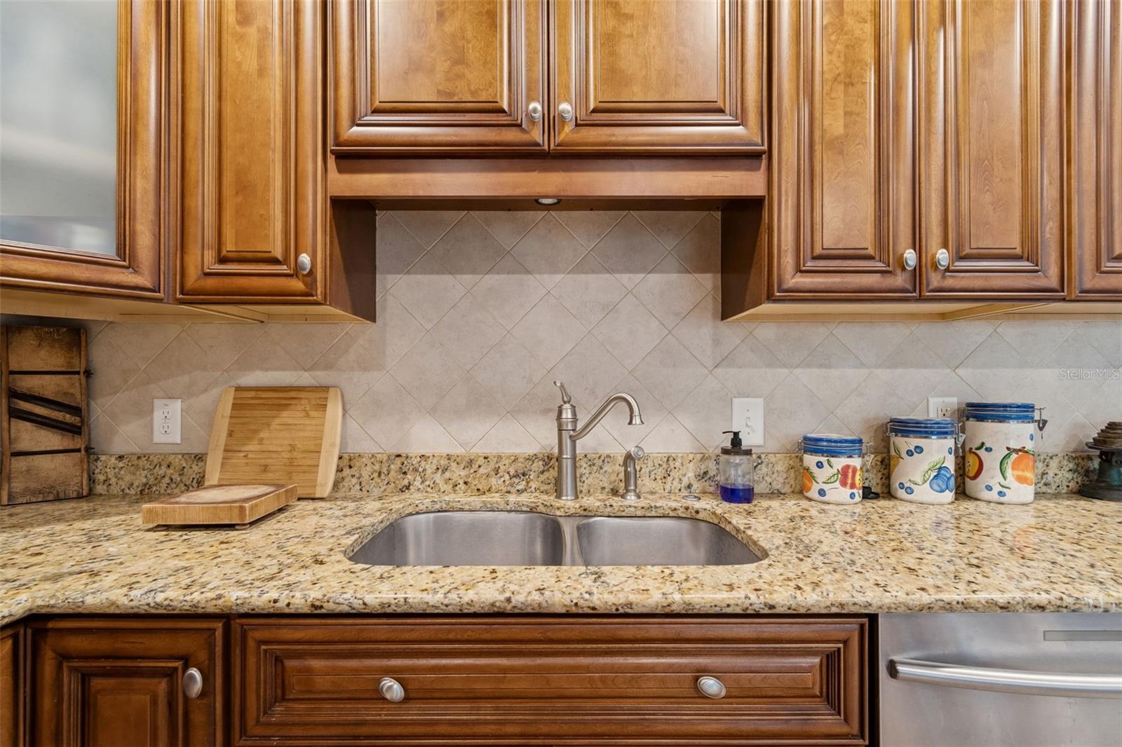 Image 20 of 81 For 2268 Indian Avenue N