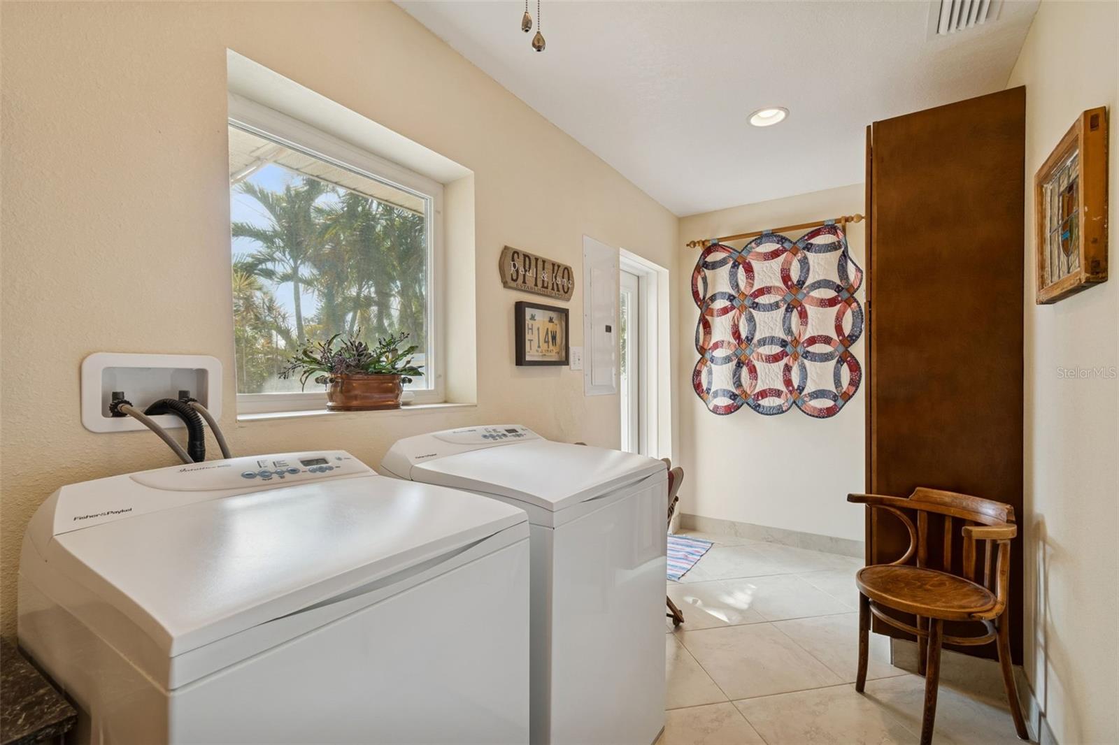 Image 22 of 81 For 2268 Indian Avenue N