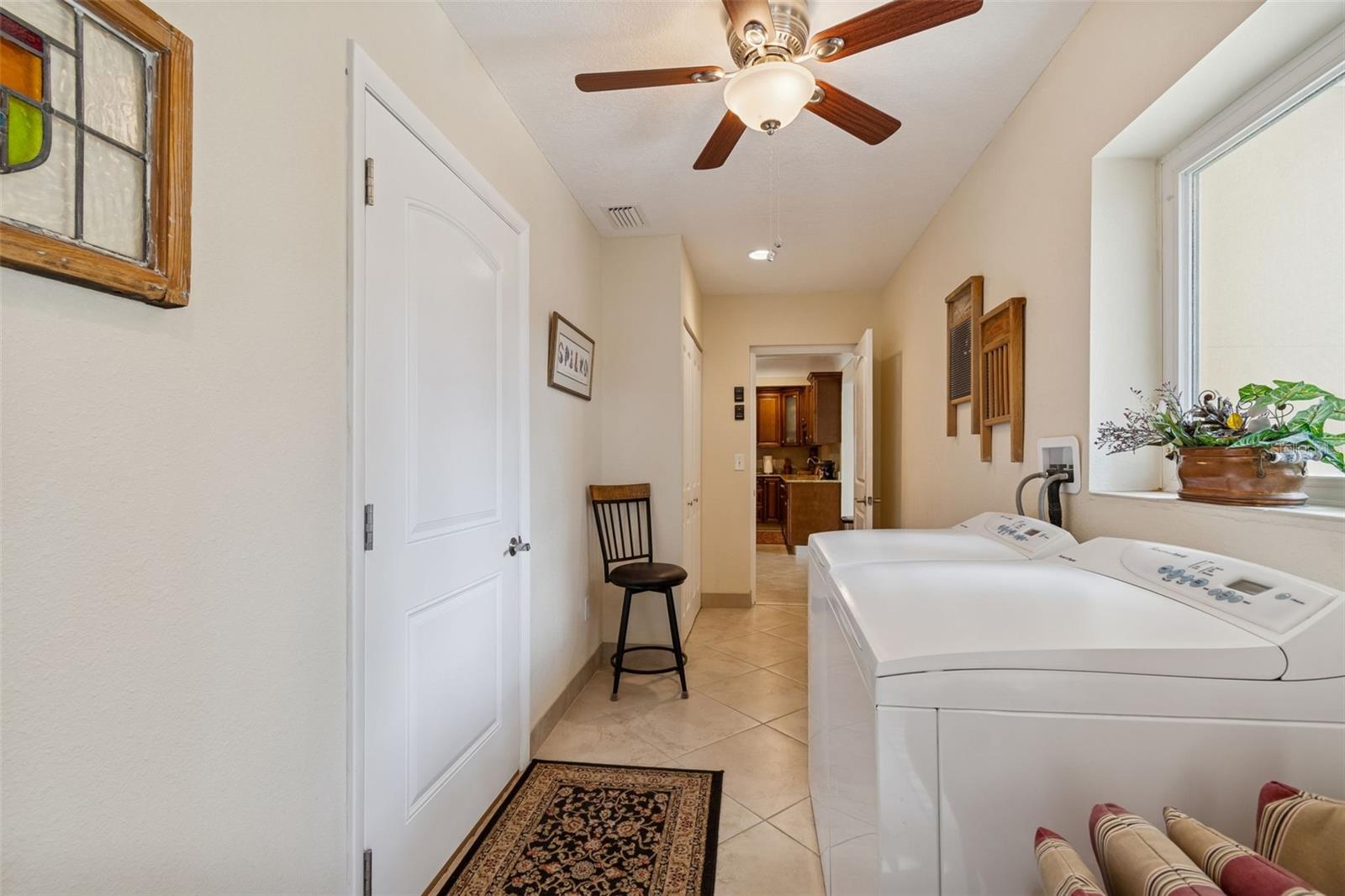 Image 23 of 81 For 2268 Indian Avenue N