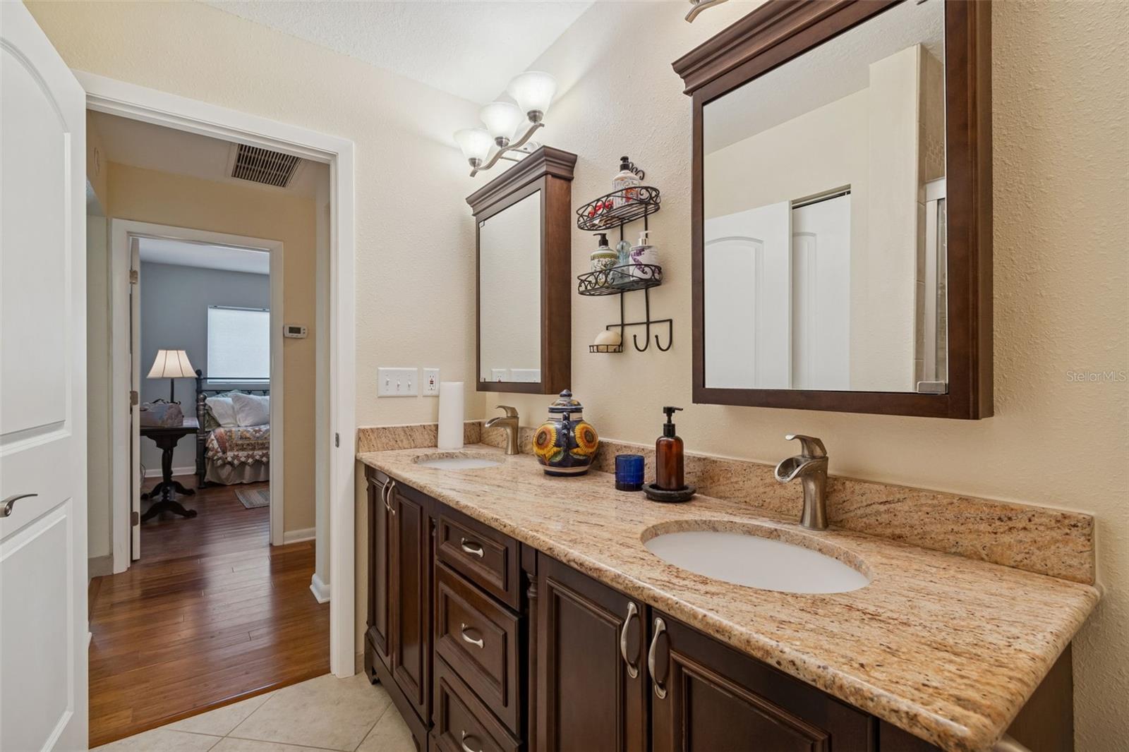 Image 31 of 81 For 2268 Indian Avenue N