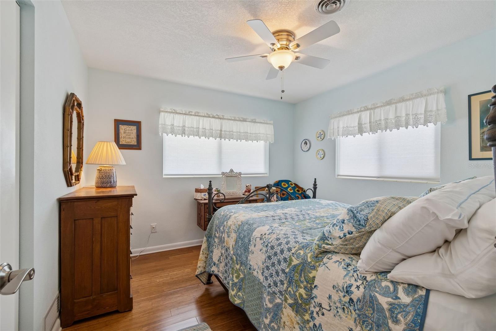 Image 32 of 81 For 2268 Indian Avenue N