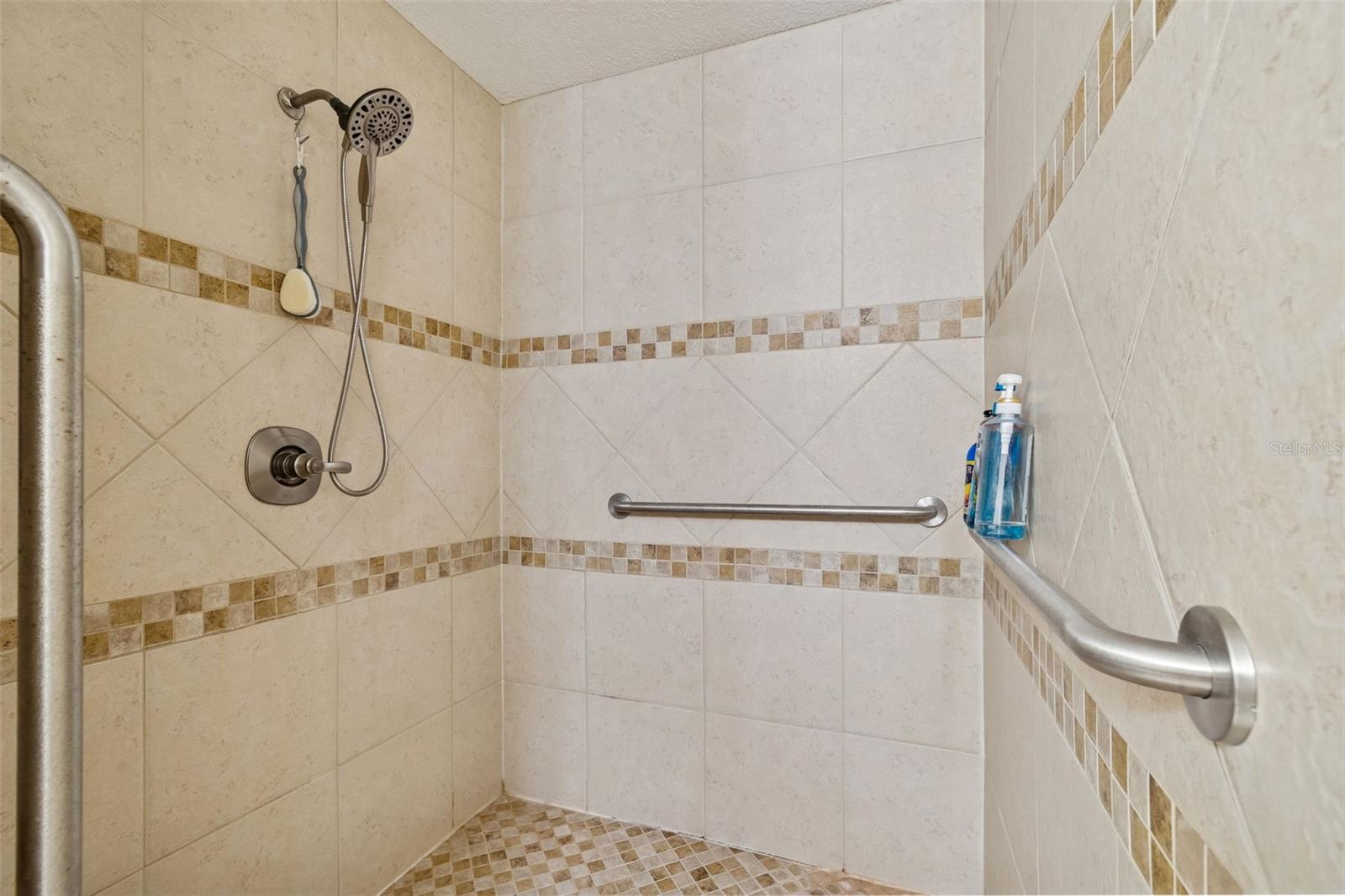 Image 42 of 81 For 2268 Indian Avenue N