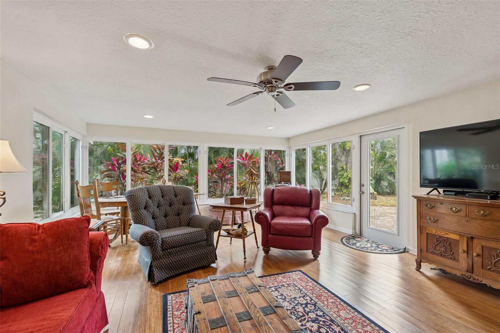 Image 56 of 81 For 2268 Indian Avenue N