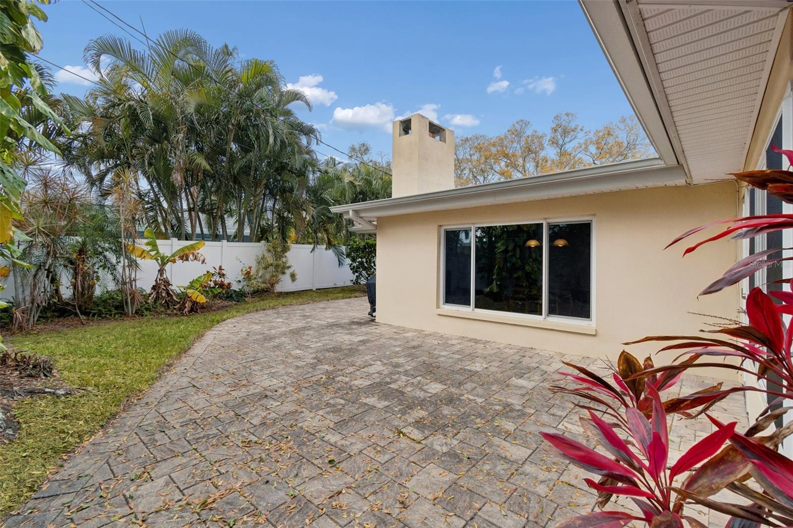 Image 65 of 81 For 2268 Indian Avenue N