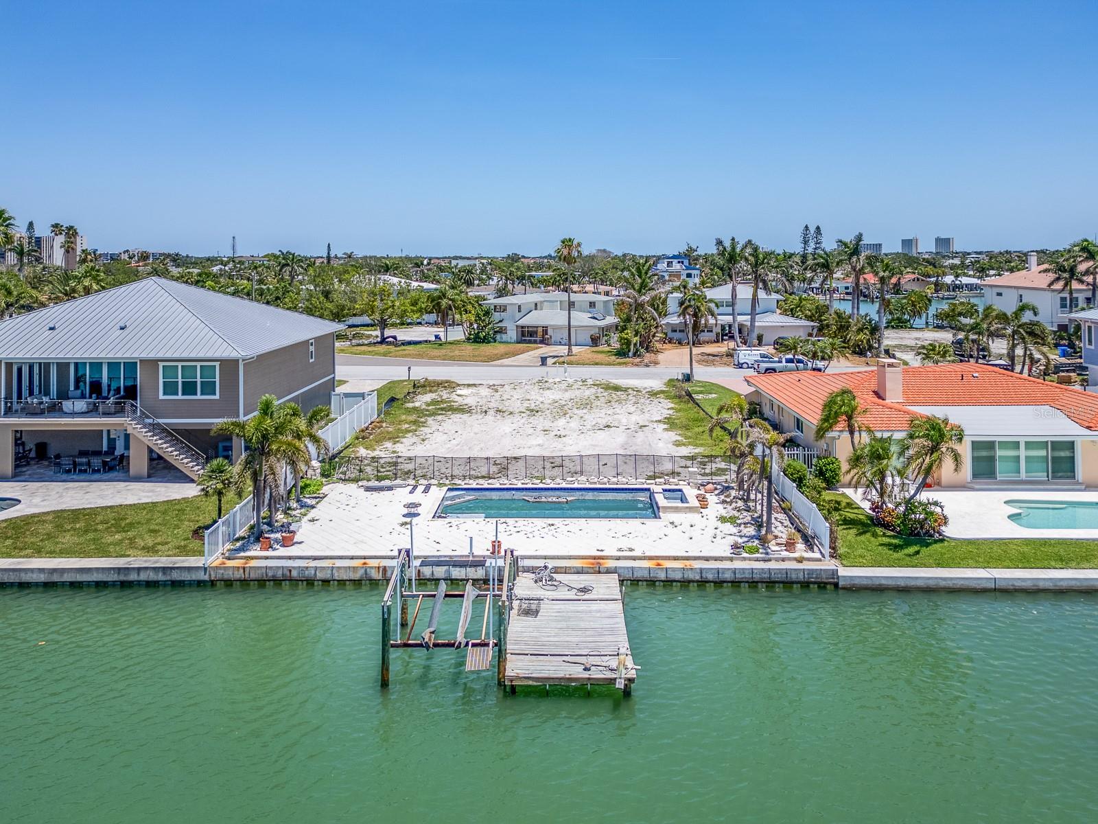 Listing photo id 12 for 10126 Tarpon Drive