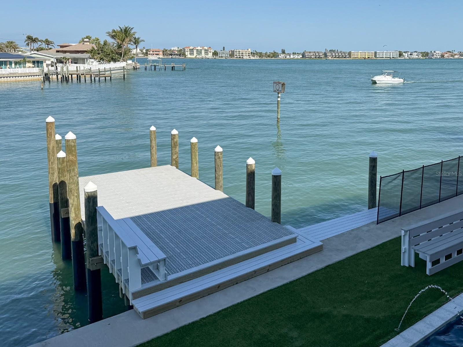 Listing photo id 14 for 10126 Tarpon Drive