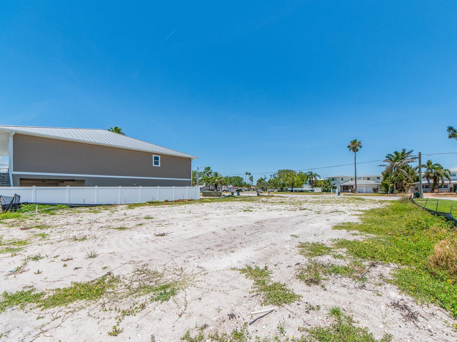 Listing photo id 20 for 10126 Tarpon Drive