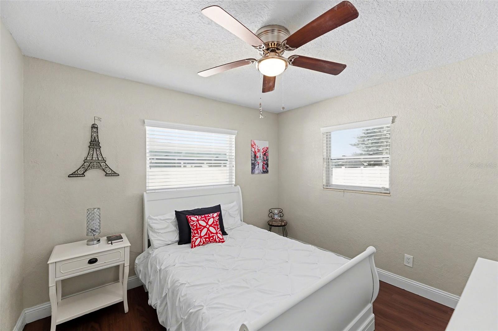 Image 21 of 30 For 10555 109th Street