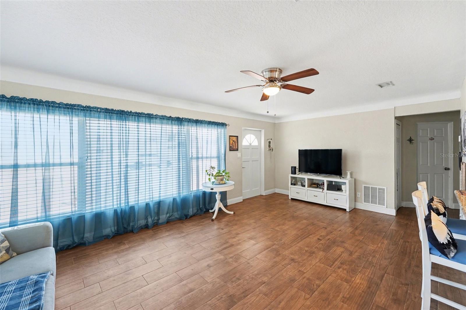 Image 4 of 30 For 10555 109th Street