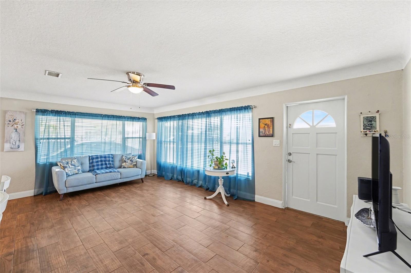 Image 5 of 30 For 10555 109th Street