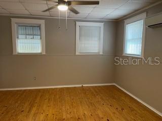 Image 4 of 14 For 912 Saint Clair Street