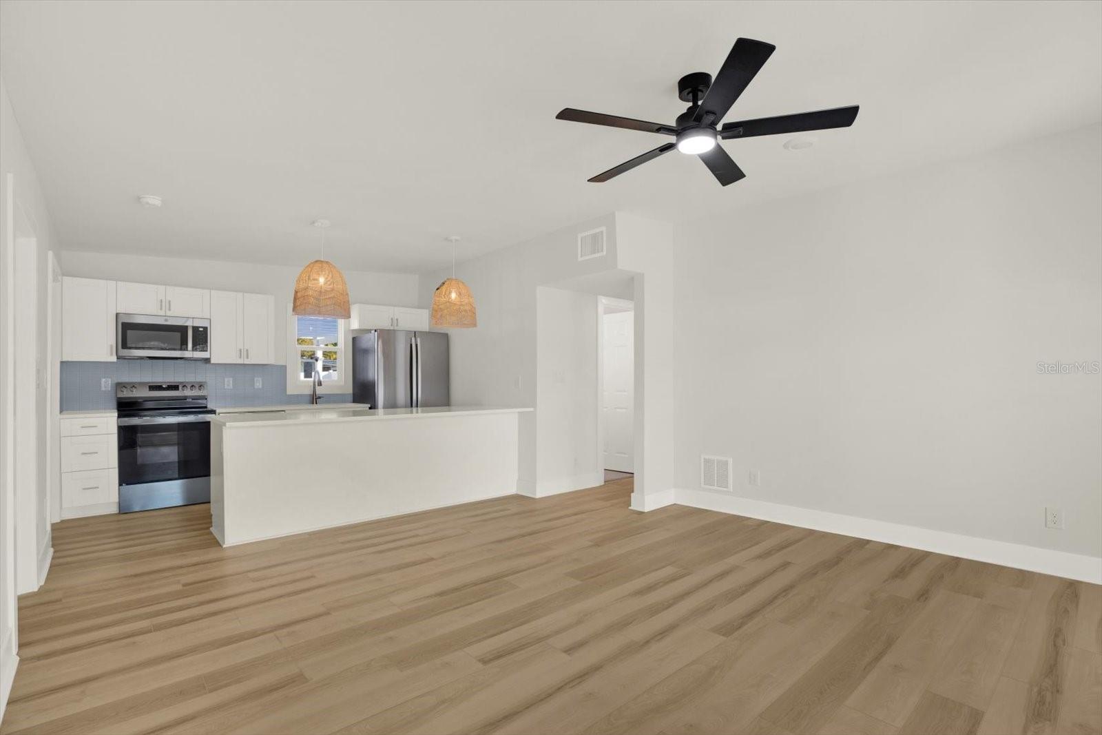 Image 3 of 23 For 10395 110th Avenue