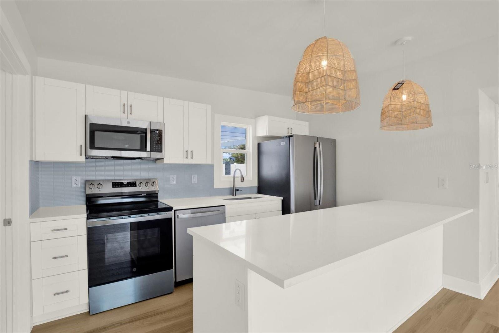 Image 4 of 23 For 10395 110th Avenue