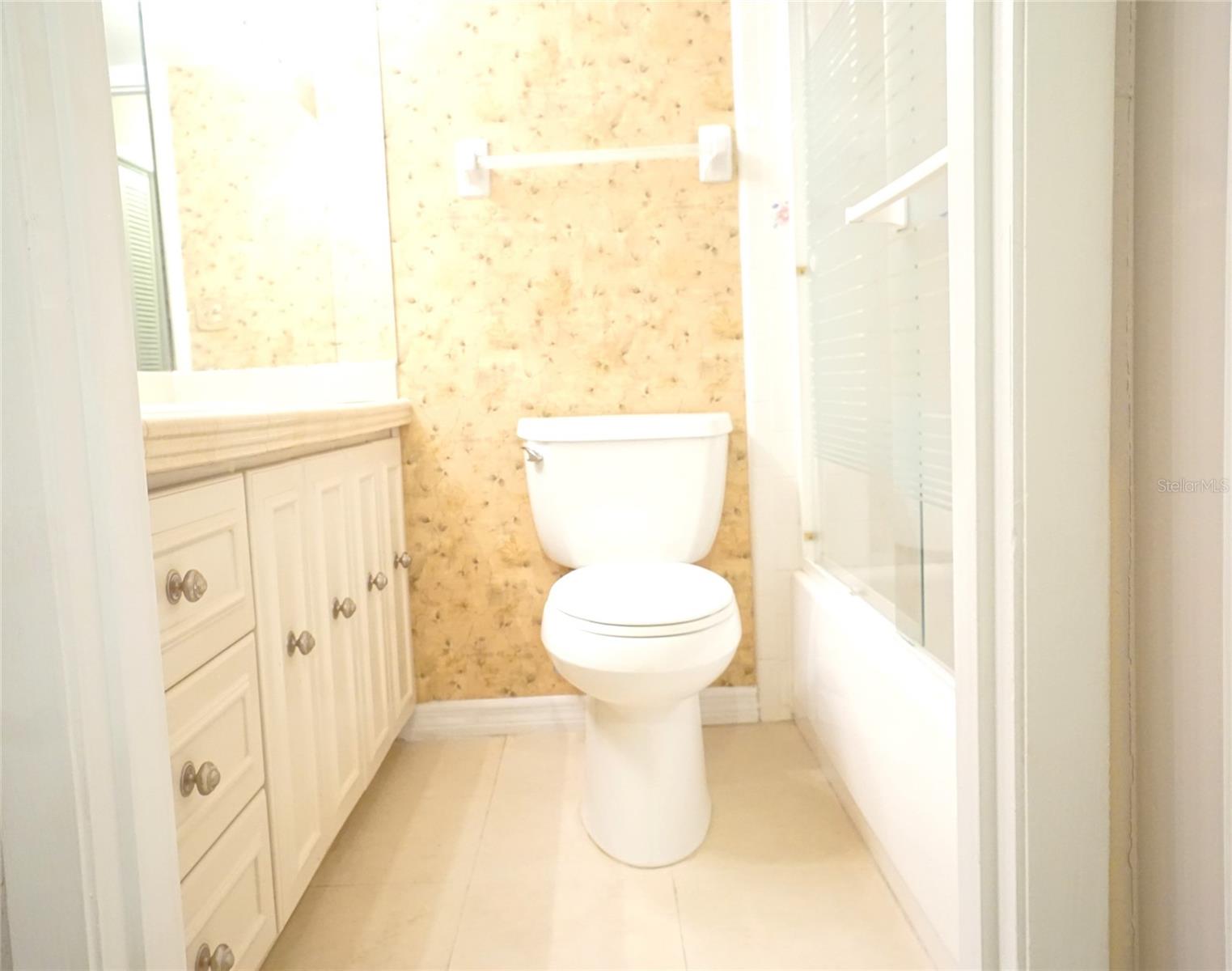 Image 11 of 16 For 3325 Bayshore Boulevard D28