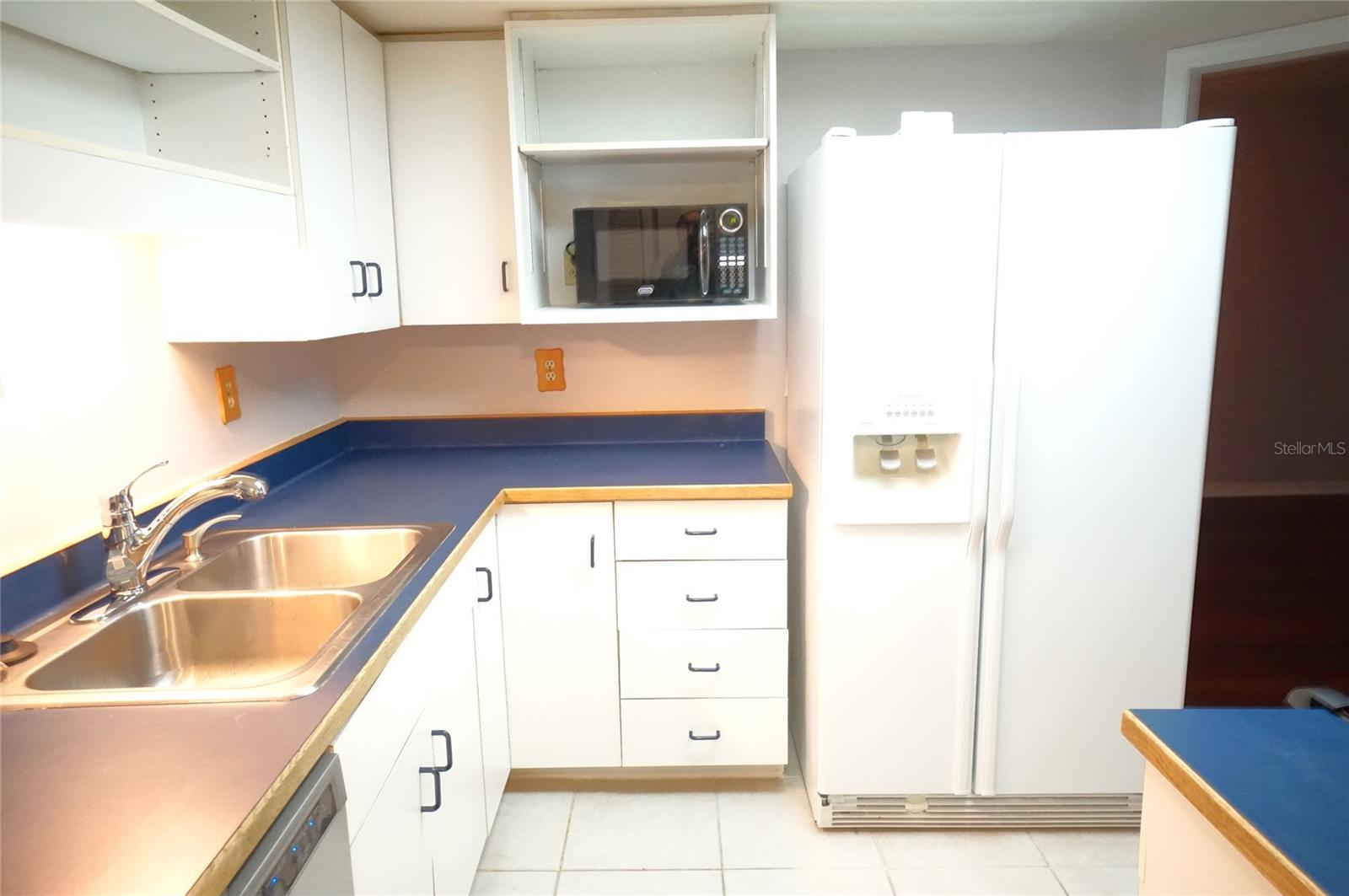 Image 2 of 16 For 3325 Bayshore Boulevard D28