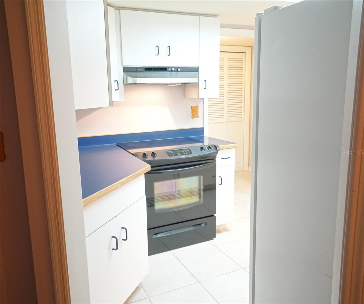 Image 3 of 16 For 3325 Bayshore Boulevard D28