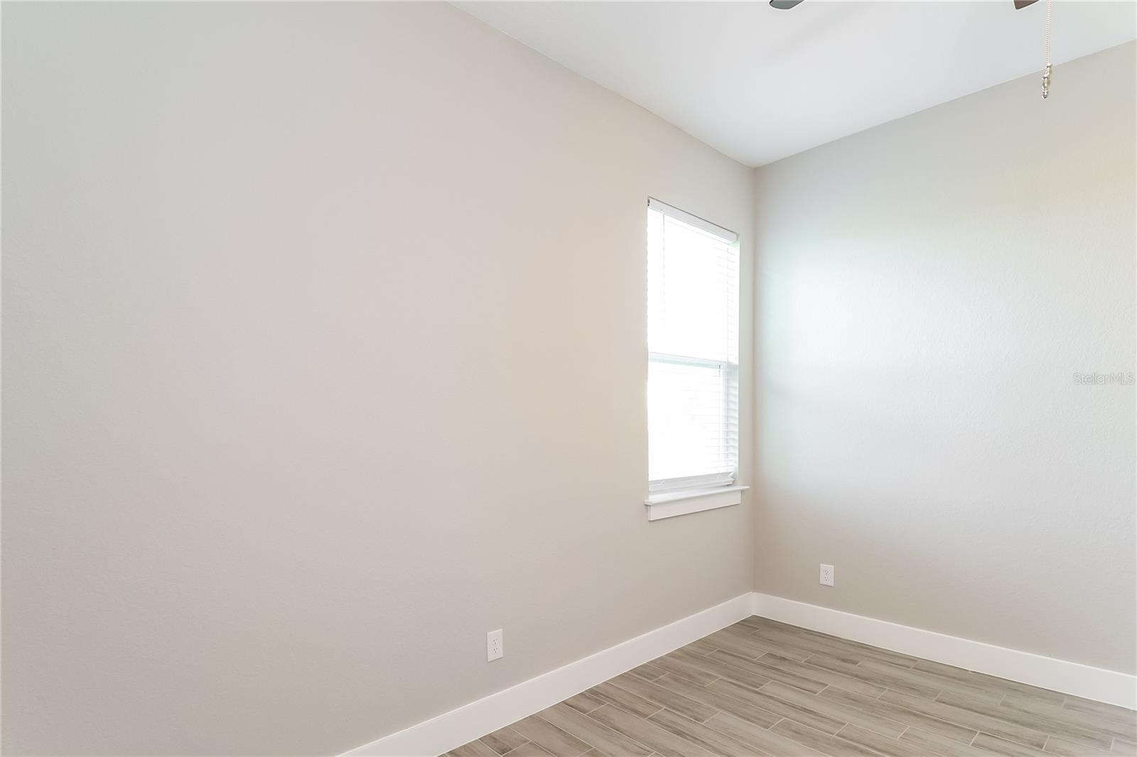 Image 10 of 15 For 137 Zinnia Lane W