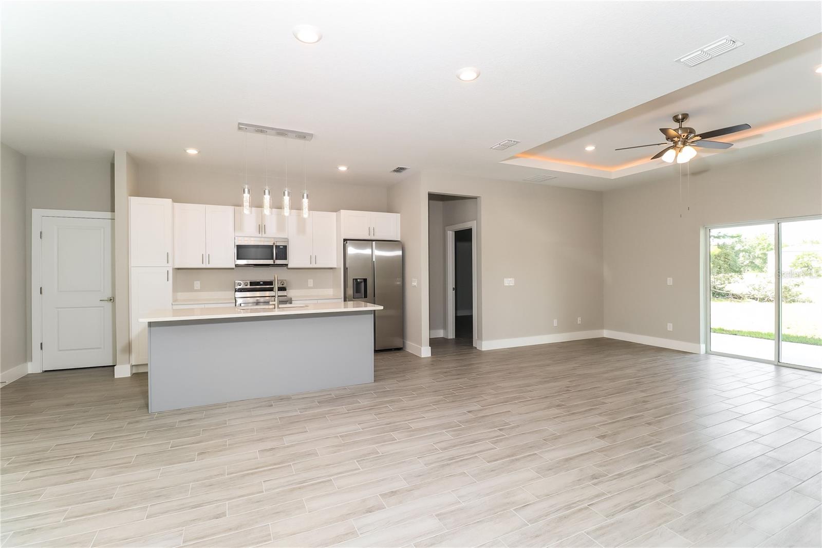 Image 4 of 15 For 137 Zinnia Lane W