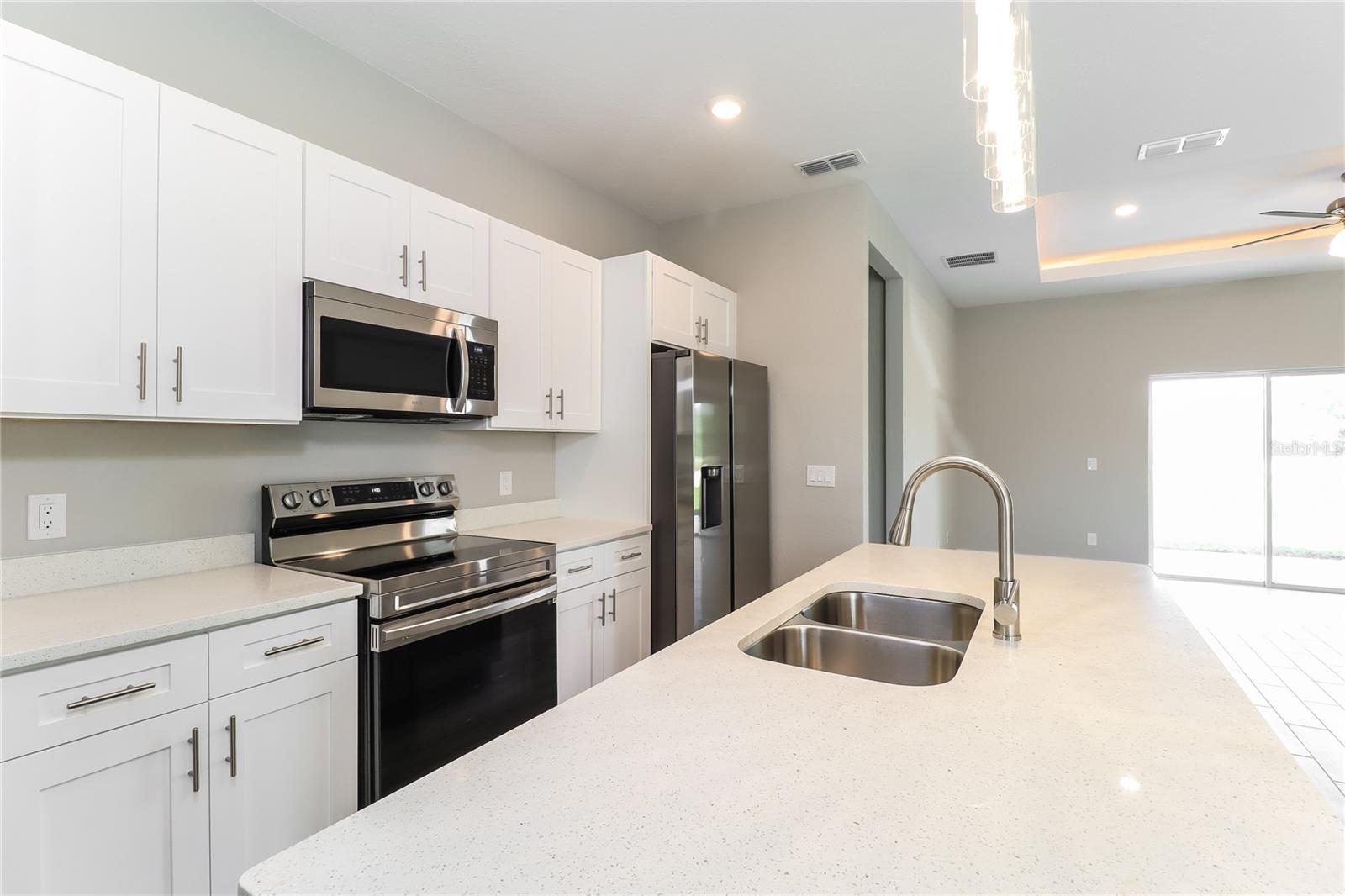 Image 5 of 15 For 137 Zinnia Lane W